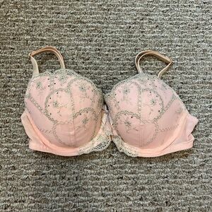 NWT Victoria’s Secret lined demi bra